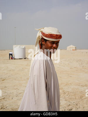 Kamel Herder auf dem Al Galayel Jagd Festival in Katar. Die jährliche Veranstaltung Gruben Jäger-Teams gegen einander mit traditionellen arabischen Jagdtechniken. Stockfoto