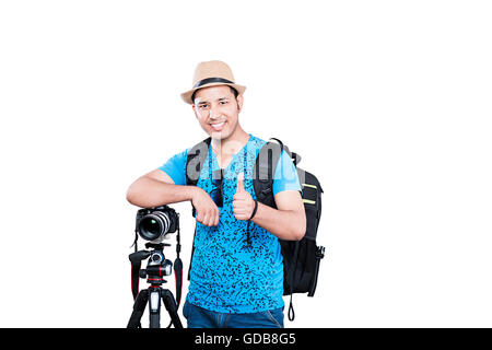 Happy 1 indischen Kameramann Fotograf Kamera mit Stativ Fotografie Hobby und Daumen hoch Stockfoto