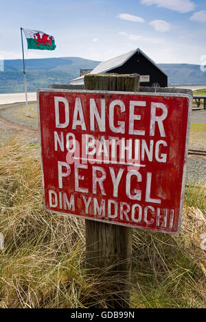 England, Wales, Gwynedd, Fairbourne Dünen, South Bank, Penrhyn Punkt, Gefahr, kein Baden zweisprachige Zeichen in Walisisch und Englisch Stockfoto