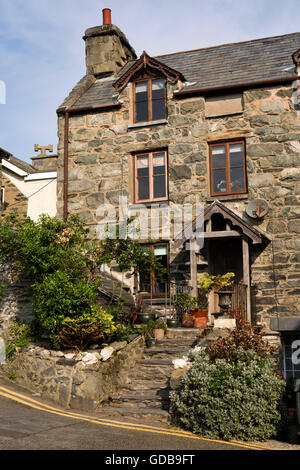 Großbritannien, Wales, Gwynedd, Barmouth, High Street, historische Stein gebaute Gebäude Stockfoto