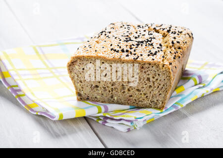 Natürliche hausgemachte Samen und Buchweizen Brot Stockfoto