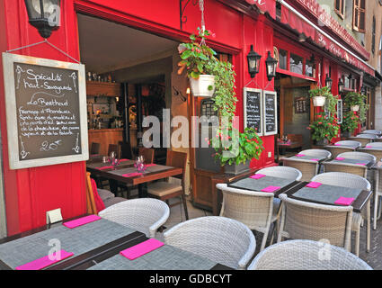 ANNECY, Frankreich - 22. August 2015: Typisch Savoyer Restaurant im Zentrum von Annecy am 22. August 2015. Stockfoto