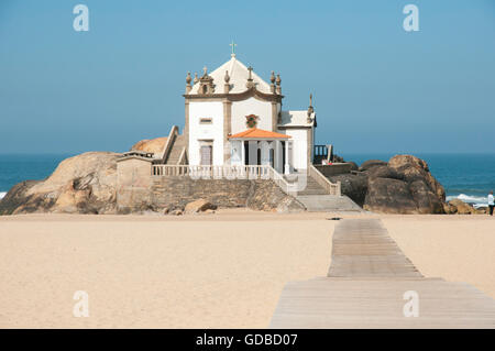 Herr der Felsenkapelle (Capela Do Senhor da Pedra) - Portugal Stockfoto