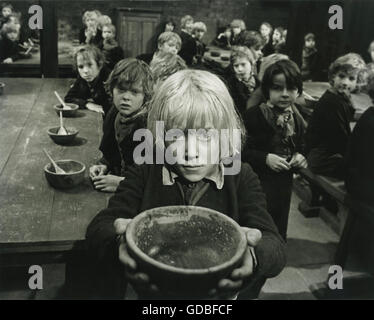 TV FILM Oliver Twist (1982, Clive Donner) Richard Charles (Oliver Twist) Stockfoto