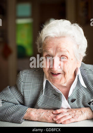 Porträt einer grauhaarigen älterer Frauen. Stockfoto