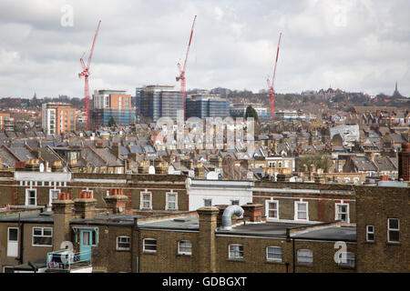 Dächer von Kilburn NW London in Richtung West Hampstead aus gesehen Stockfoto