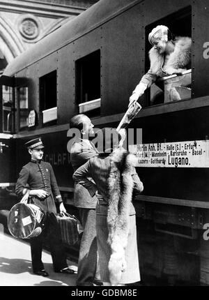 Transport / Transport, Bahn, Bahnhof, Abschied auf Bahnsteig, Anhalter Bahnhof, Berlin, Deutschland, 1934, Additional-Rights-Clearences-not available Stockfoto