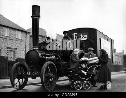 Transport / Transport, Dampflok, mit Wäschelaufwagen, 'Puffing Billy', Dampfmobil, 50er Jahre, Zusatzrechte-Abferenzungen-nicht vorhanden Stockfoto