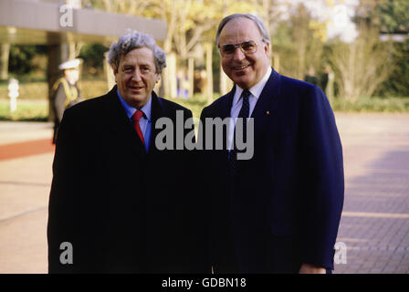 Kohl, Helmut, * 3.4.1930, deutscher Politiker (CDU), Bundeskanzler 4.10.1982 - 26.10.1998, mit dem irischen Premierminister Irland Garret FritzGerald, ca. 1985, Stockfoto