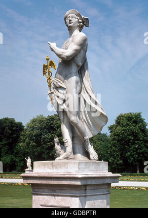 Hermes, der griechische gott, in voller Länge, Skulptur von Ignaz Guenther (1725-1775), Marmor, Mitte des 18. Jahrhunderts, Schlosspark Nymphenburg, München, Stockfoto