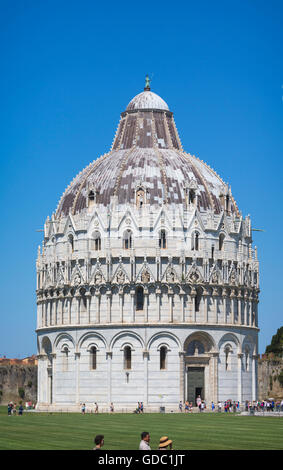 Pisa, Provinz Pisa, Toskana, Italien. Das Baptisterium im Campo dei Miracoli, oder Feld der Wunder. Stockfoto