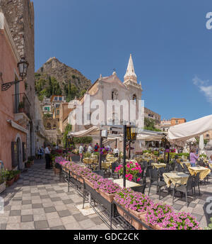 Hauptplatz, Chiesa di San Giuseppe, Castello Stockfoto