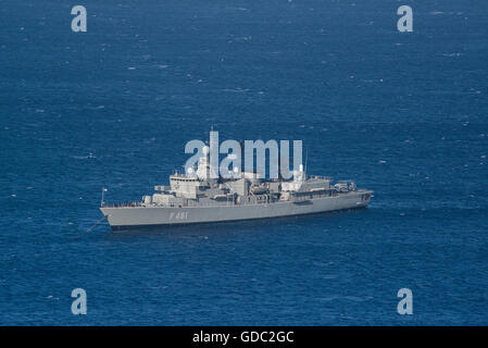 Eine griechische Marine Fregatte auf der griechischen Insel Astypalea im Ägäischen Meer Stockfoto
