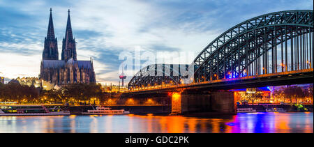 Rhein, Kölner Dom, Hohenzollernbrücke, Köln, Nordrhein-Westfalen, Deutschland, Europa Stockfoto