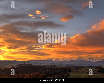 Morgen über Emmental rot Stockfoto