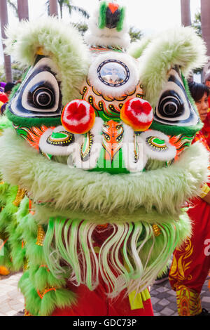 China, Hong Kong, jährlichen New Years Day Festival Parade, chinesische Löwen Tänzer Stockfoto