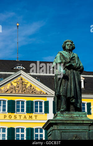 Beethoven, Bonn, Figur aus Bronze, Architektur, Denkmal, Deutschland, Europa, Fassade, Fürstenbergisches Palais, Gebäudefassade, Haupt Stockfoto