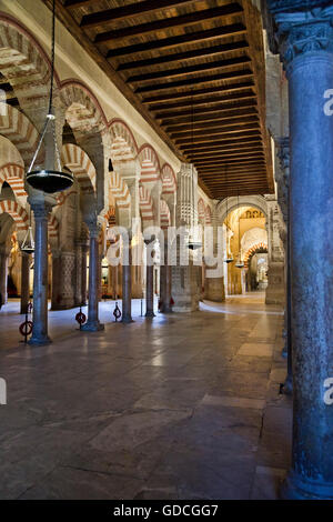 Das berühmte innere La Mezquita in Córdoba in der südlichen spanischen Provinz Andalusien. Ehemals eine römische Stadt und einem Islami Stockfoto