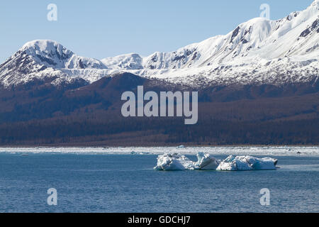 Eisberg im Meer in der Nähe von Hubbard-Gletscher in Alaska schweben. Stockfoto