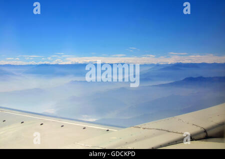 Unter einer Tragfläche - ein Panorama der alten Anden ist es armen amerikanischen Land - Peru. Stockfoto