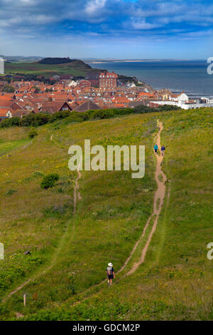 Küstenweg am Beeston Hügel mit Sheringham in der Ferne North Norfolk Stockfoto