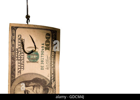 Schneiden, die Hälfte eine Rechnung $100 hängen an einem Angelhaken auf weißem Hintergrund Stockfoto