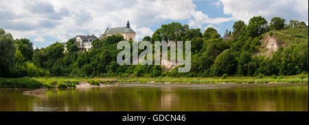 Drohiczyn, Panorama über den Fluss Bug, Europa, Polen, Region Podlasie. Stockfoto