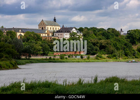 Drohiczyn, Panorama über den Fluss Bug, Europa, Polen, Region Podlasie. Stockfoto