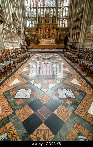 Gloucester, Großbritannien - 17. August 2015: Innenraum der Kathedrale St. Peter und der Heiligen und unteilbaren Dreifaltigkeit. Gotischen Stil. Stockfoto