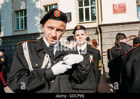 Nahe zwei junge Männer In Kadett Unform der Kadettenschule Gomel Staat Vorbereitung auf den 9. Mai Siegesparade In Gomel, homelische, Bela Stockfoto