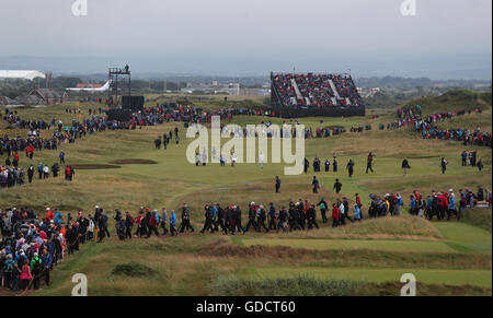 Northern Ireland Rory McIlroy und USAs Bubba Watson auf dem 6. Fairway tagsüber zwei The Open Championship 2016 im Royal Troon Golf Club, South Ayrshire. Stockfoto