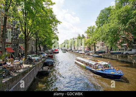 Grachtenboot auf den Grachten Amsterdam Holland Stockfoto