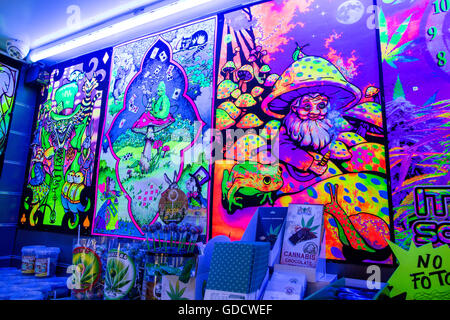 Psychedelische Farben in ein Erholungs-Medikament Shop Amsterdam Holland Stockfoto