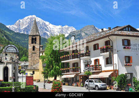 PRE SAINT DIDIER, Italien - 26 Juni: Blick auf die Straße im Stadtzentrum von Pre-Saint-Didier am 26. Juni 2015. Stockfoto