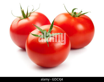 Drei rote, reife Tomaten, isoliert auf weißem Hintergrund Stockfoto