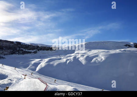 Skigebiet am Abend Sonne. Großen Kaukasus, Mount Shahdagh. Qusar Rayon von Aserbaidschan. Stockfoto