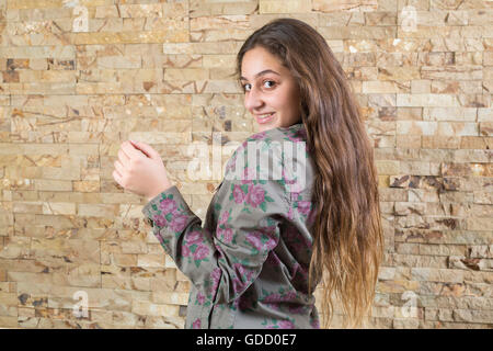 Glücklich lächelnd Teenager-Mädchen Stockfoto