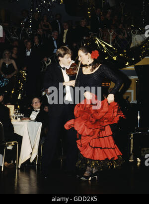 Corti, Nina, 3.8.1953, Schweizer Tänzerin, volle Länge, bei Bühnenauftritt, Deutscher Filmball, Hotel Bayerischer Hof, München, 1993, Stockfoto