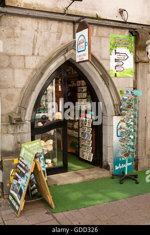 Irland, Co. Galway, Galway, High Street, The Arch-Souvenir-Shop im historischen Altbau Stockfoto