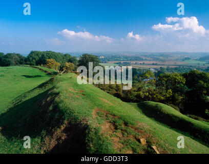 Obere Stadtmauer am SE Eingang von Cadbury Castle Eisenzeit Burgberg. Dark Age Phase des Forts ist Arthurs Camelot zugeordnet. Stockfoto