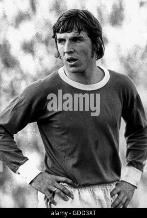 Fischer, Klaus, * 27.12.1949, deutscher Fußballspieler, Stürmer für den FC Schalke 04 1970 - 1981, halbe Länge, während des Bundesligaspiels gegen Rot-Weiss Oberhausens, Gelsenkirchen, 16.10.1971, Stockfoto