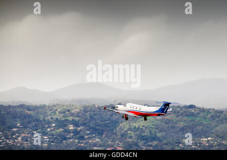 Adelaide, Australien - 22. Juni 2013: Royal Flying Doctor Service startendes Flughafen Adelaide. Stockfoto