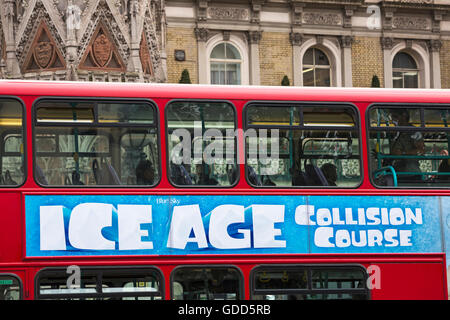 Eiszeit Kollisionskurs auf Seite der roten Doppeldecker-Bus in London im Juni angekündigt Stockfoto