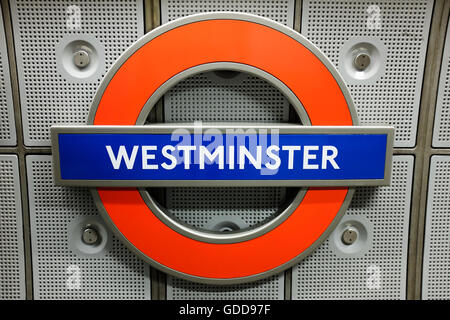 Ein Rohr Schild am u-Bahnhof Westminster in London, England. Stockfoto
