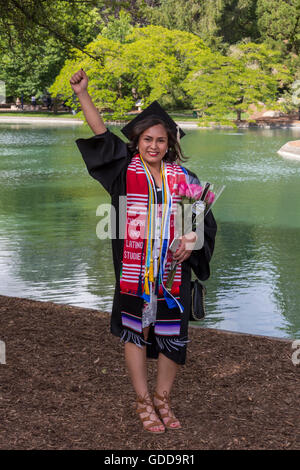 Student an der Abschlussfeier Zeremonie an der Sonoma State University in Rohnert Park in Sonoma County in Kalifornien Vereinigte Staaten von Amerika Stockfoto