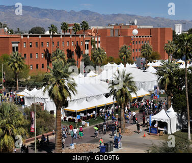 Der Tucson Festival of Books an der University of Arizona ist eine jährliche zweitägige Veranstaltung in Tucson, Arizona, USA. Stockfoto