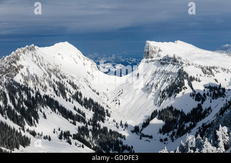 Das Tal Justistal und den Sattel mit dem Namen Sichle (Sichel) ganz hinten im Tal. Auf der linken Seite des Sattels die Stockfoto