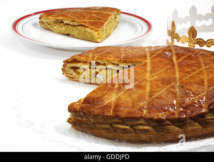 GALETTE DES ROIS, FRANZÖSISCH KÖNIG KUCHEN FEIERN EPIPHANY Stockfoto