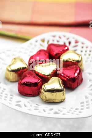 SCHOKOLADENHERZ ZUM VALENTINSTAG Stockfoto