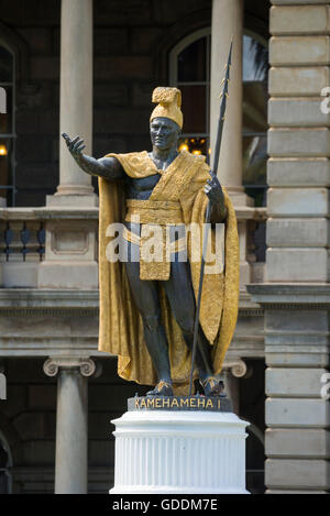 USA, Hawaii, Oahu, Honolulu, König Kamehameha Statue am Supreme Court Gebäude Stockfoto